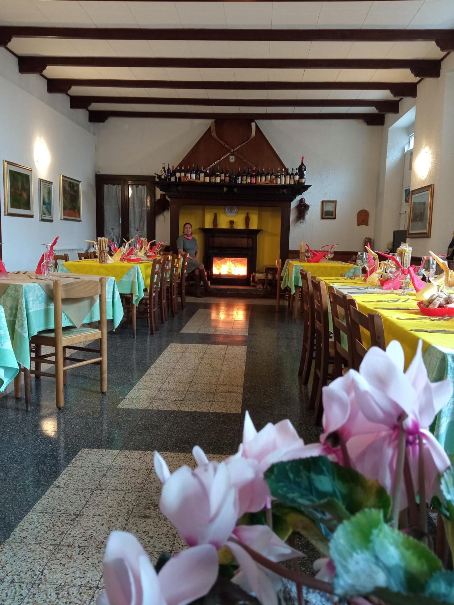 Budget Hotel Vittoria & Ristorante Марцио Экстерьер фото